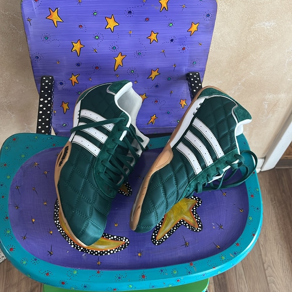 Fun, funky, men’s green Adidas sneakers 💗 - Picture 2 of 3